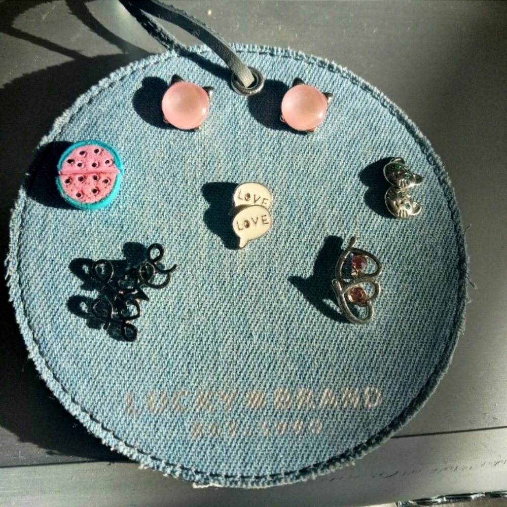 New Lucky Brand love earrings set